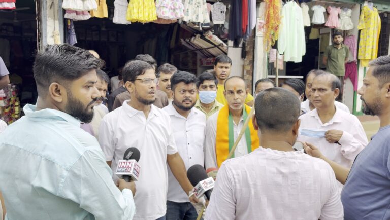 INNNEWS24.COM-ৰ ধাৰাবাহিক সংবাদৰ প্ৰভাৱ: মানকাচৰ বজাৰ গাঁও পঞ্চায়তৰ বিশেষ পৰিষ্কাৰ অভিযান আৰম্ভ।